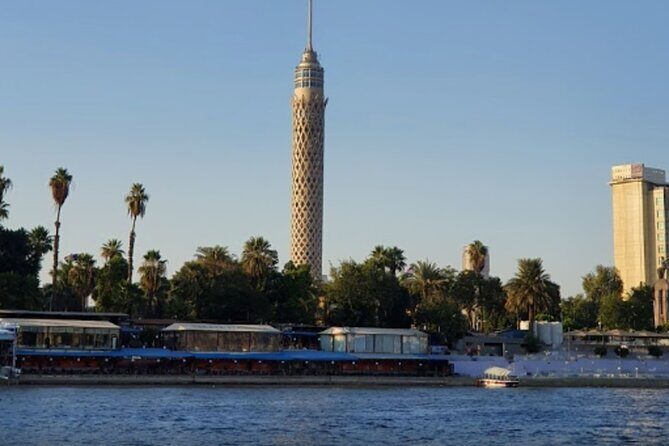 Tour To Pyramids Of Giza, Museum Visit & Dinner Cruise Combo - Visiting the Pyramids of Giza & the Sphinx