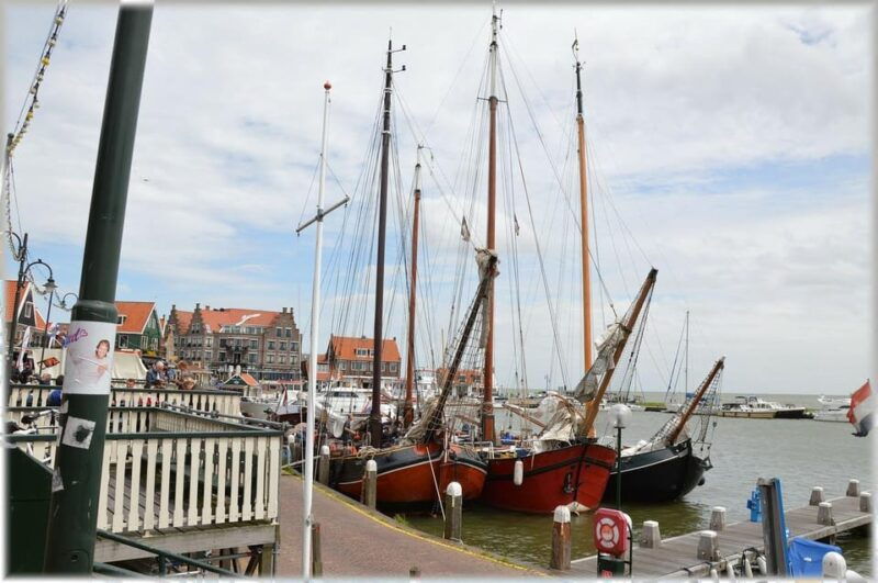 tour-to-windmills-cheese-clogs-and-volendam-from-amsterdam