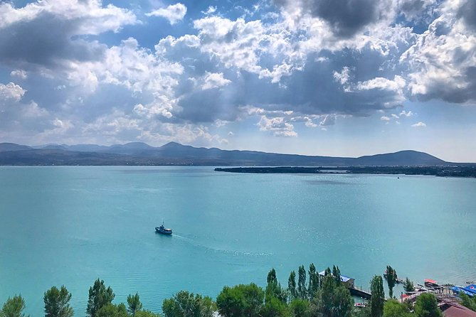 tour-to-yerevan-sevan-dilijan-armenia-from-tbilisi-2-days