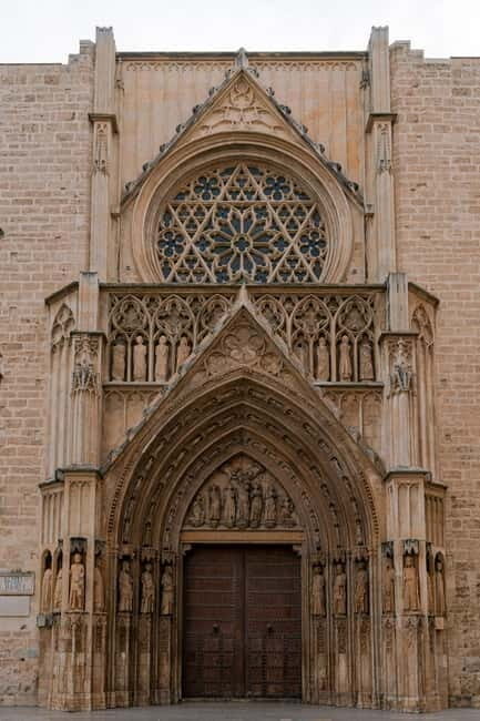 Tour Valencia "Between Vice and Virtue". - Who Should Consider This Tour?
