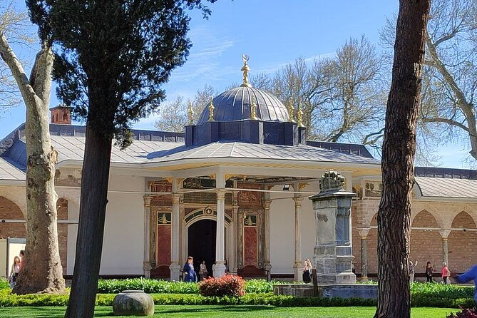 tour-with-guide-taha