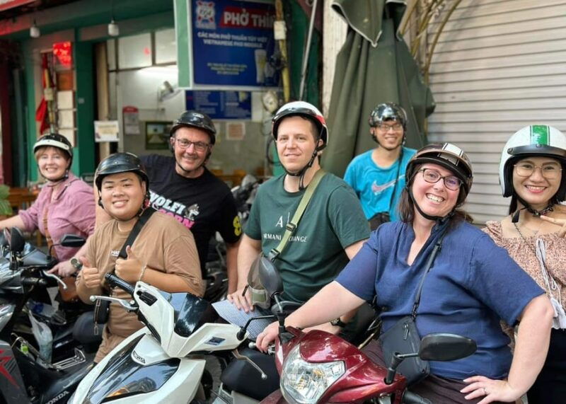 touring-saigon-city-by-motorbike