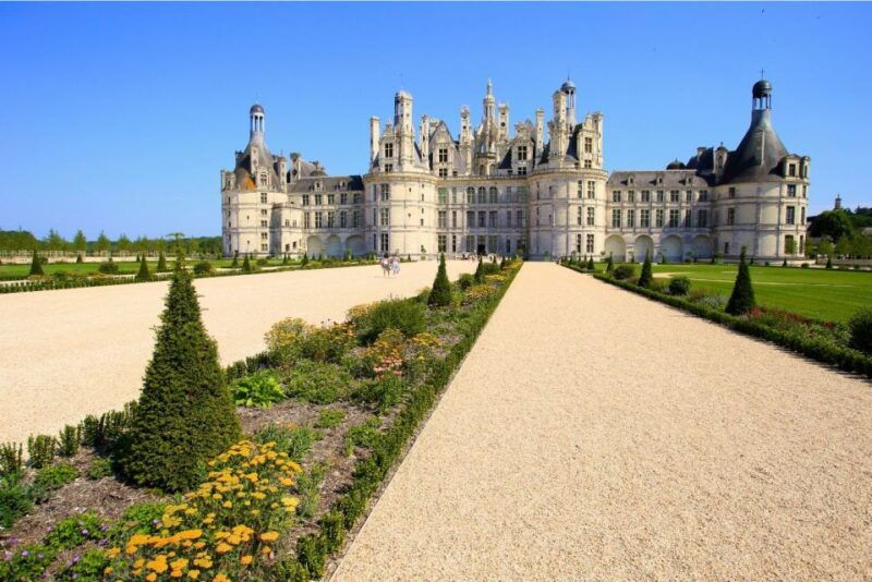 tours-amboise-chambord-chenonceau-day-trip-wine-tasting