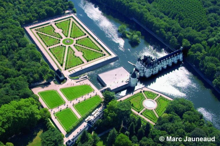 tours-amboise-chambord-chenonceau-day-trip-wine-tasting
