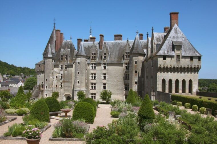 tours-amboise-private-tour-azay-le-rideau-langeais-villandry