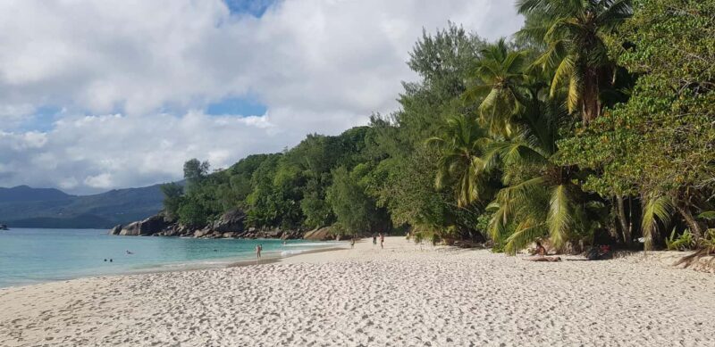 Tours and Hikes for Couples, Solo Travelers or Families - Key Points