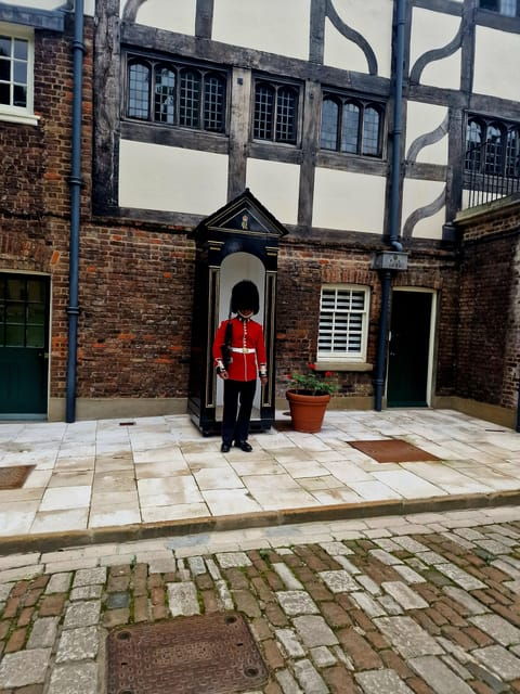 tower-of-london-crown-jewels-and-english-royal-history-tour-2