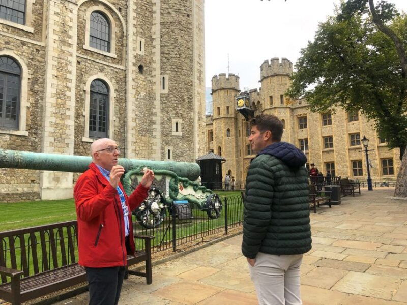 tower-of-london-early-access-with-crown-jewels-beefeaters