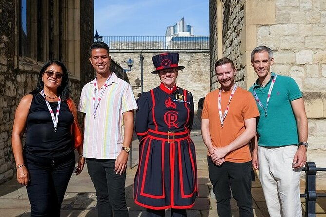 tower-of-london-guided-tour-with-beefeater-meet-crown-jewels-2