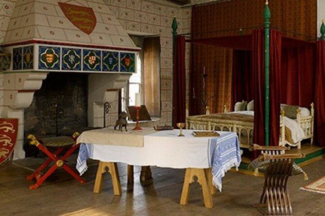 tower-of-london-guided-tour-with-beefeater-meet-crown-jewels