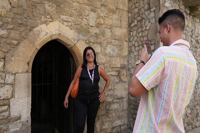 tower-of-london-guided-tour-with-beefeater-meet-crown-jewels