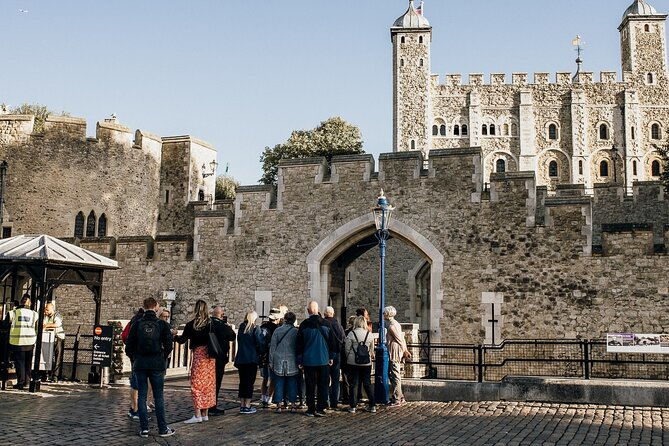 tower-of-london-tour-with-crown-jewels-cruise
