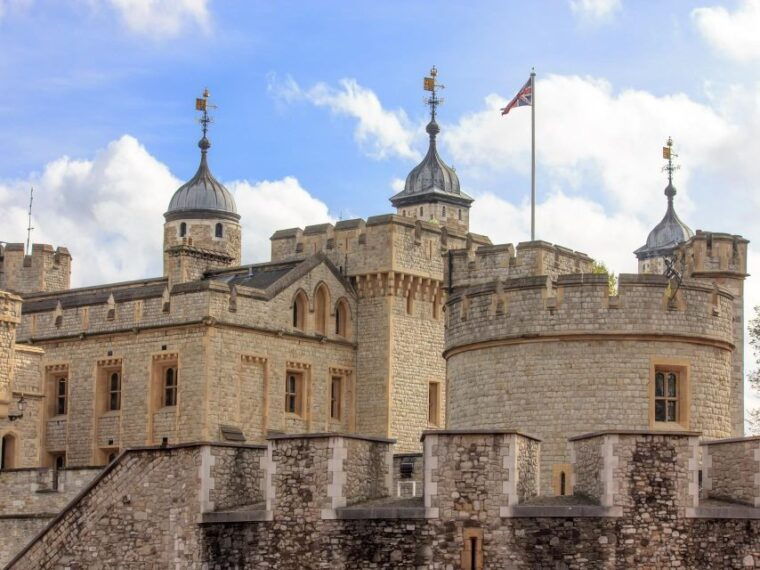 tower-of-london-tour-with-private-guide-tickets-pickup