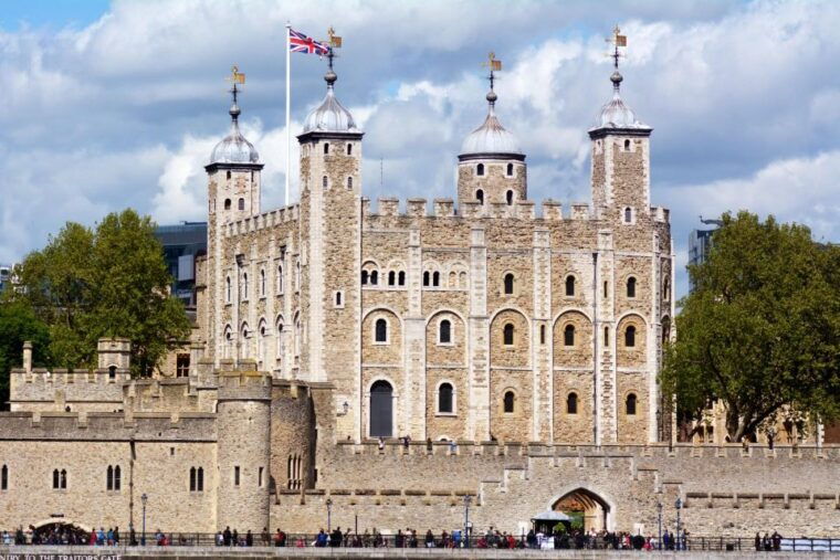 tower-of-london-westminster-abbey-british-museum-day-tour