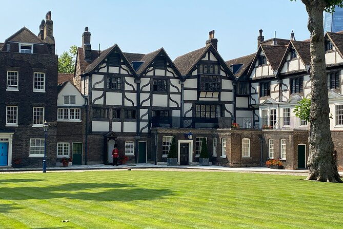 tower-of-london-westminster-abbey-vip-tour-with-expert-guide