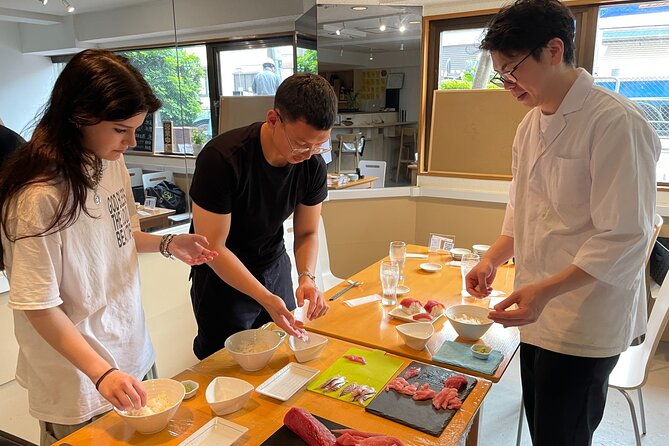 toyosu-tsukiji-market-and-making-sushi-workshop-tour