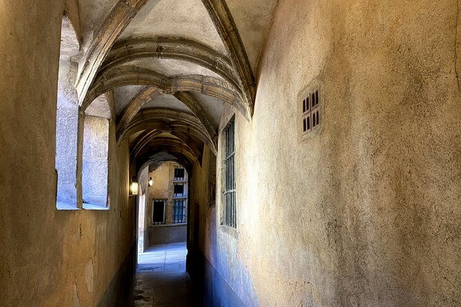 traboules-and-wine-tasting-in-lyon-old-town-2