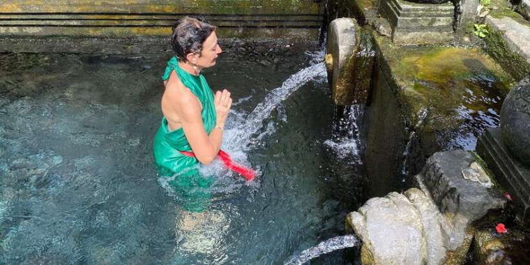 traditional-balinese-healing-and-water-purification