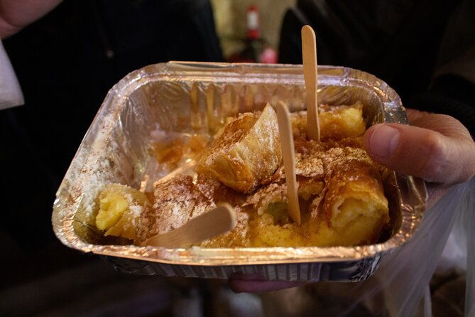 traditional-breakfast-in-markets-with-olive-oil-and-honey-tasting