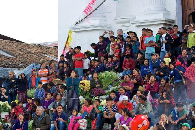 traditional-colorful-chichicastenango-market-private-day-tour