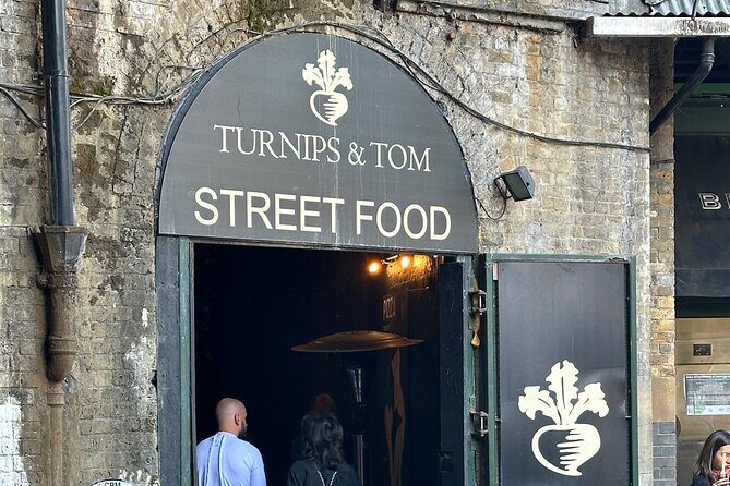 Traditional English Walking Food Tour With London Food Tours - Beverages and Pairings