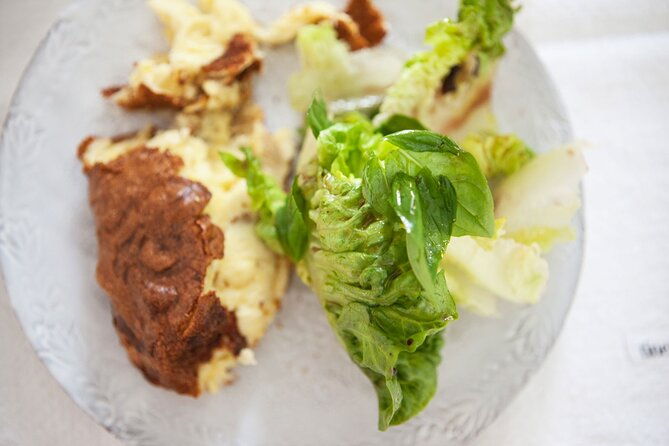 traditional-french-souffle-cooking-class-in-paris-in-a-local-home
