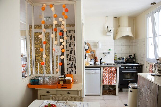 traditional-french-souffle-cooking-class-in-paris-in-a-local-home