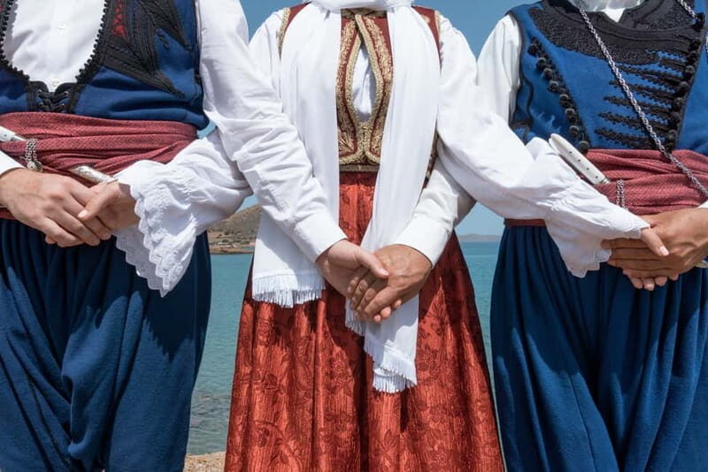 Traditional Greek Show in Plaka with Dinner - Arrival at the Taverna and Dinner  