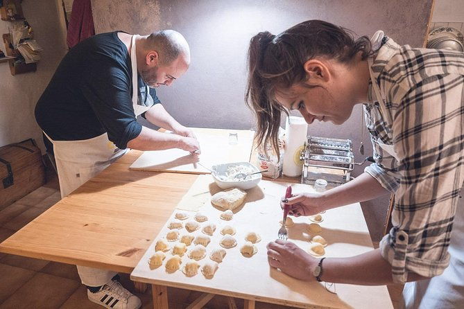 traditional-home-cooking-in-modenatagliatelle-tortelloni-wine-2