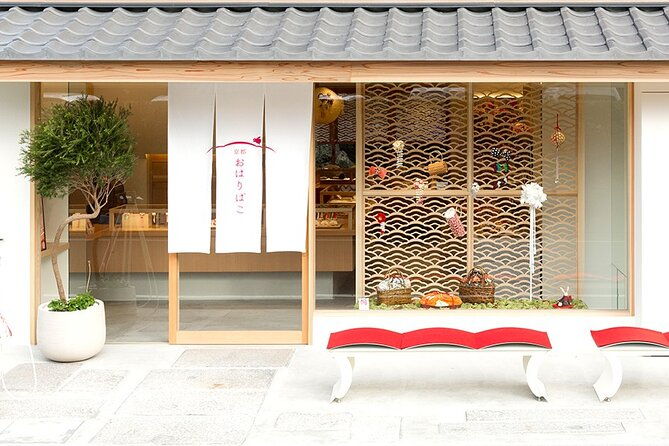 traditional-japanese-kanzashi-making-experience-in-kyoto