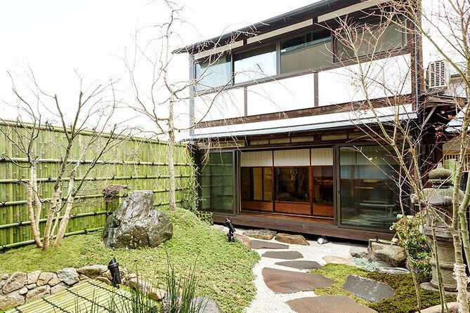traditional-japanese-kanzashi-making-experience-in-kyoto