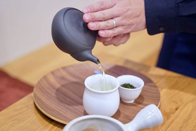 traditional-japanese-sencha-tea-brewing-lesson-with-sweets