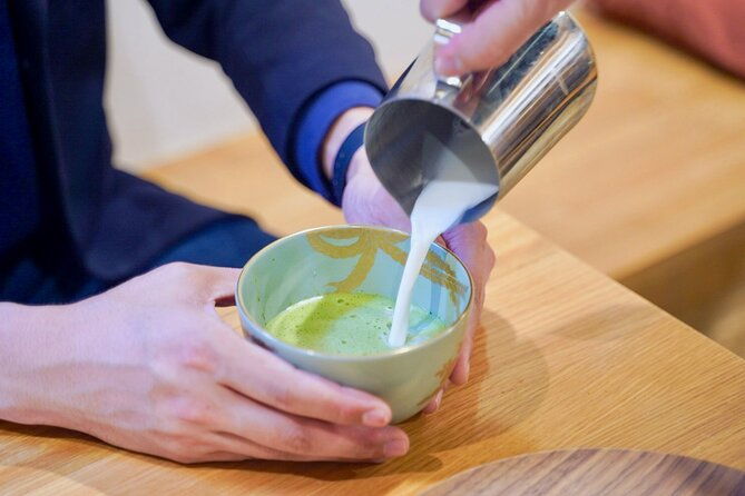 traditional-japanese-sencha-tea-brewing-lesson-with-sweets