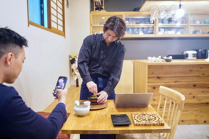 traditional-japanese-sencha-tea-brewing-lesson-with-sweets