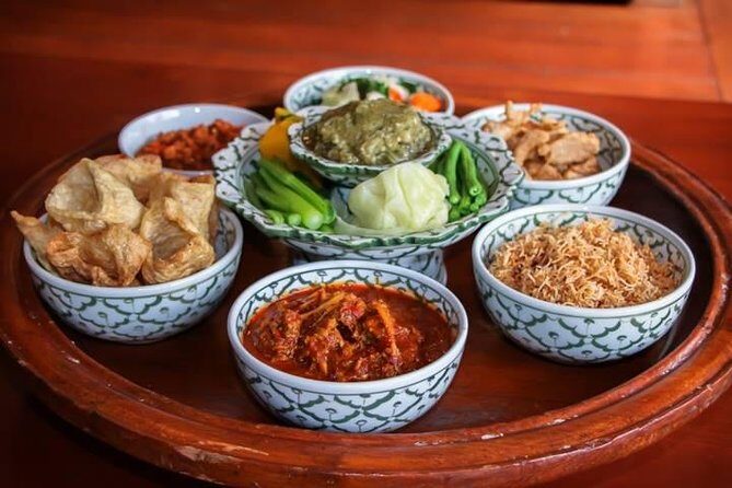 Traditional Khantoke Dinner and Show from Chiang Mai - Performance and Atmosphere