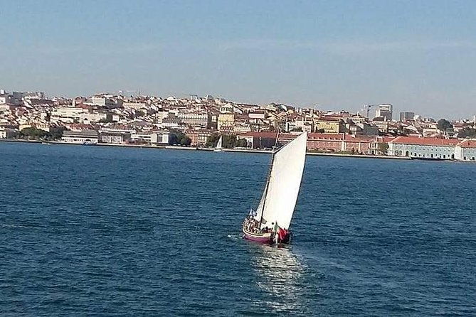 traditional-lisbon-boat-experience-exclusive-2