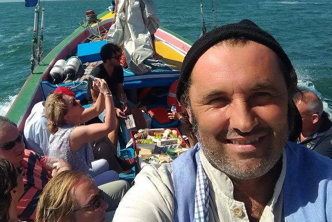 traditional-lisbon-boat-experience-exclusive