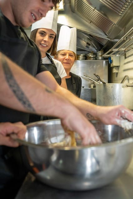 traditional-pizza-cooking-class
