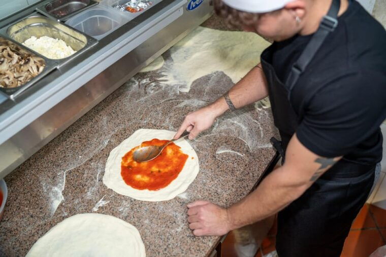 traditional-pizza-cooking-class