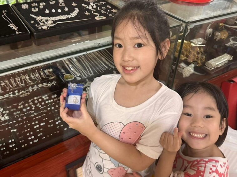 traditional-silversmith-workshop-in-hanoi