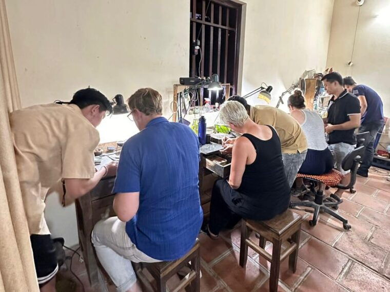 traditional-silversmith-workshop-in-hanoi