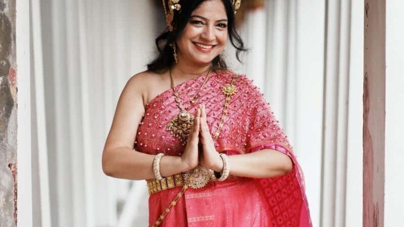 Traditional Thai Makeover, hairdo & Photoshoot at Wat Arun - What to Expect from Your Traditional Thai Makeover & Photoshoot