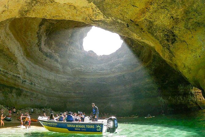 traditional-tour-benagil-cave