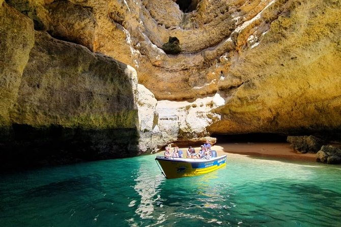 traditional-tour-benagil-cave