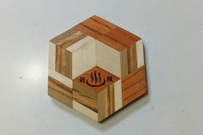 traditional-yosegi-coaster-making