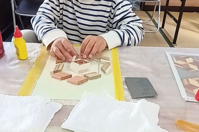 traditional-yosegi-coaster-making