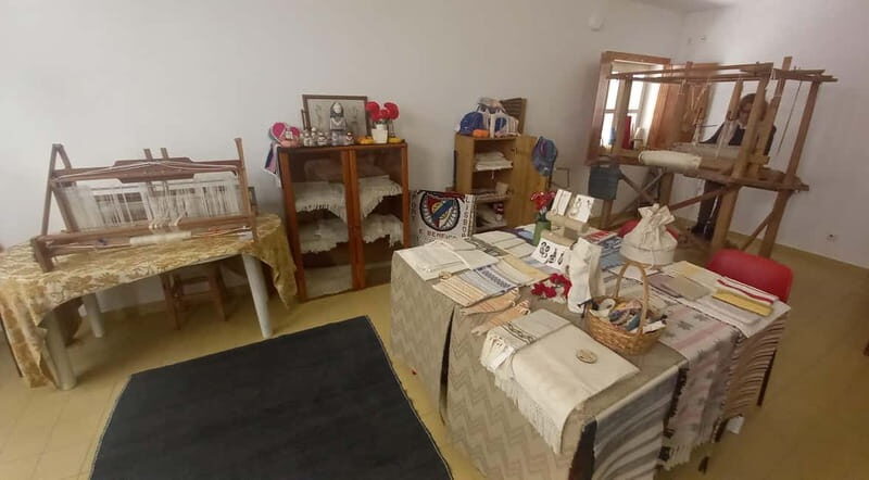 Traditions and Shopping in Coimbra Old Town Tour - Key Points