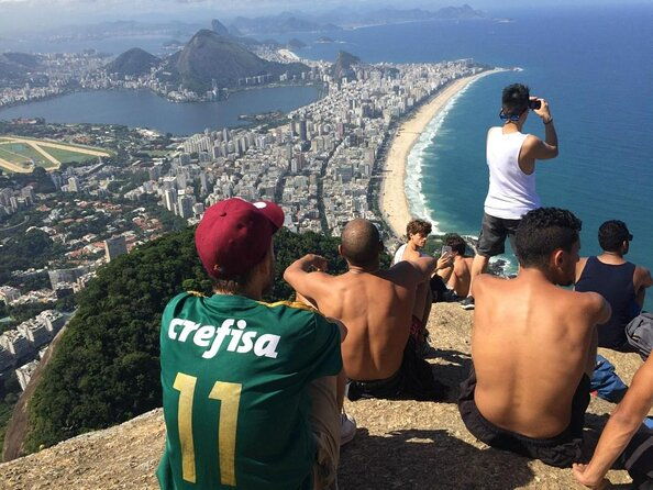 trail-and-rappel-on-morro-dois-irmaos