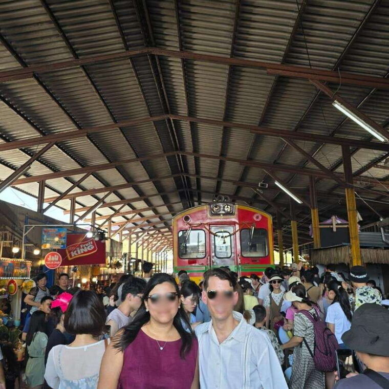 train-market-floating-market-and-salt-lake-tour-by-driver