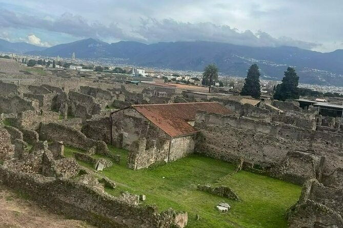 tramvia-napoli-daily-trip-to-pompeii-ruins